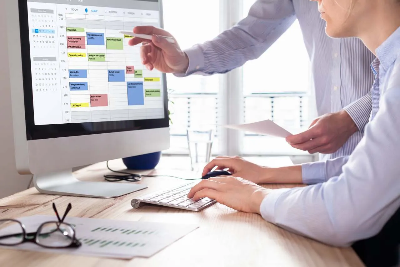 Navigating Time Zone Challenges in Global Business: Strategies for Effective Meeting Scheduling