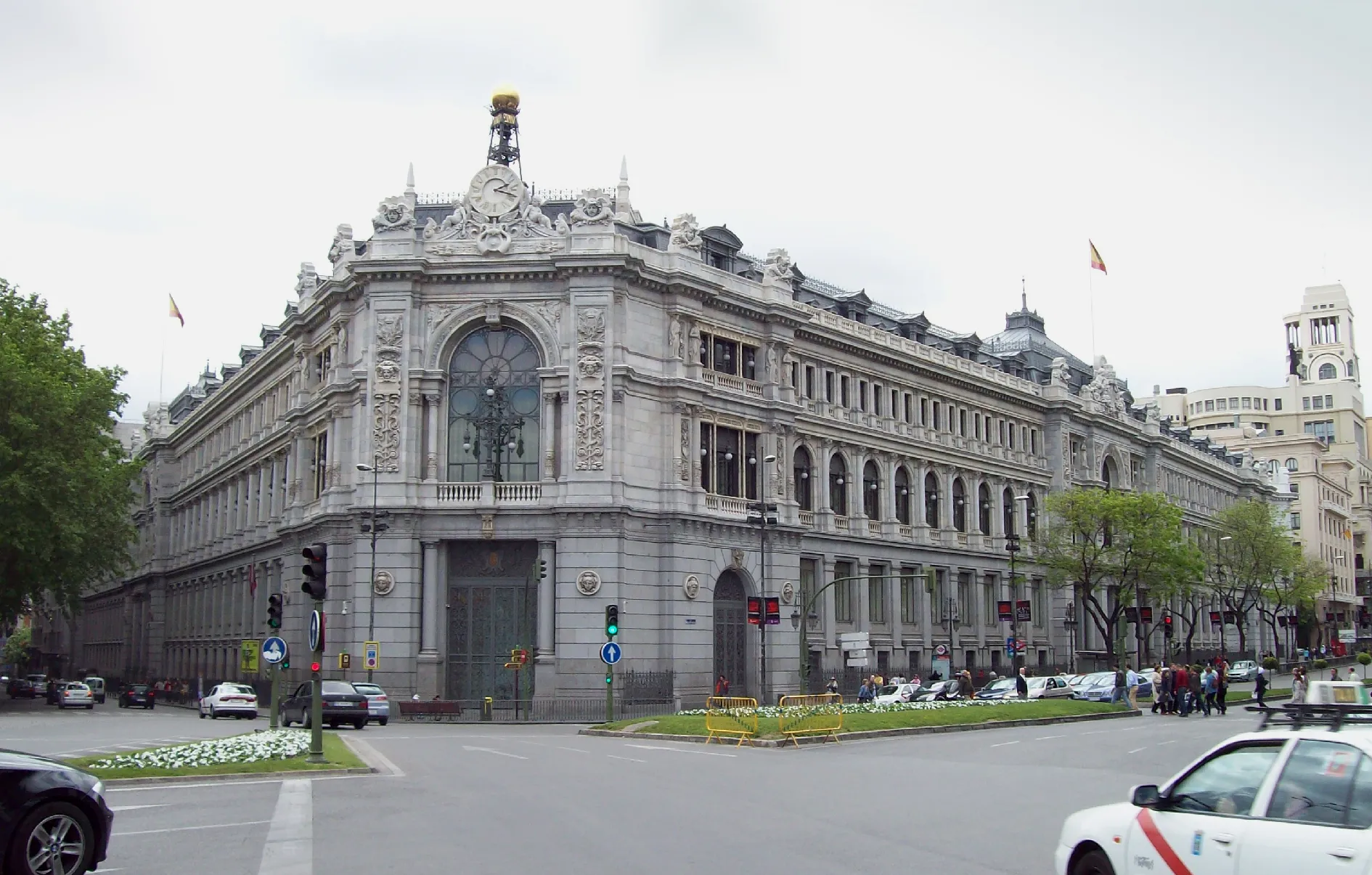 Ultimate Guide to Banking in Spain for Expats and Non-Residents in 2024