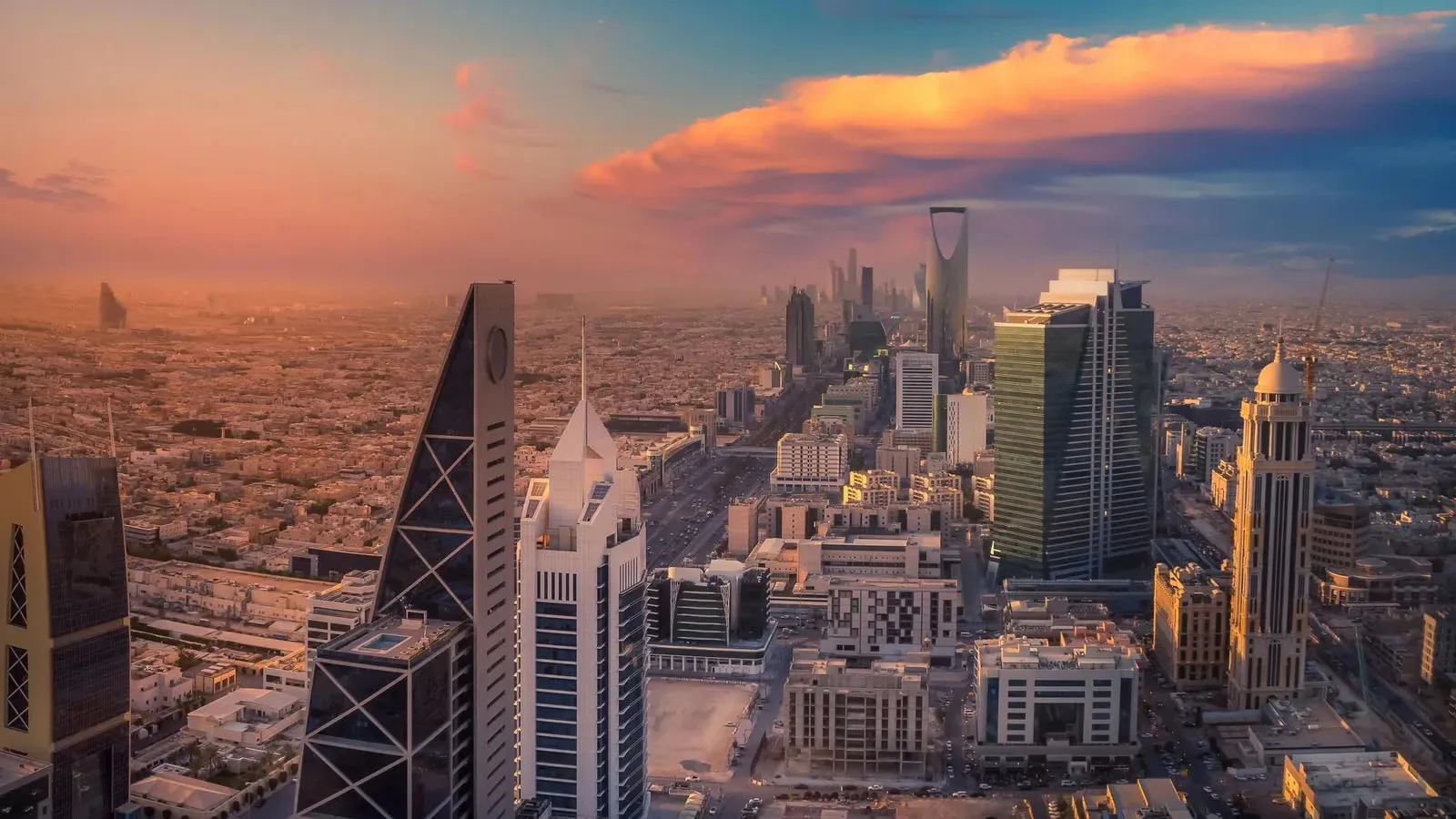 Essential Guide to Iqama Issuance and Renewal for Expats in Saudi Arabia: Fees, Procedures, and Tips